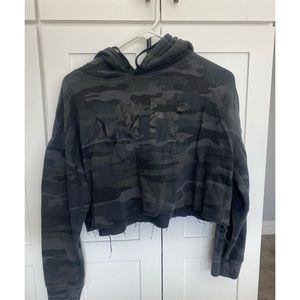 LVFT black crop sweater